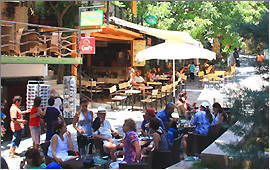 Spili: Am Dorfplatz - Copyright (c) 2008 Holger Nordhoff