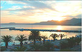 Sitia: Sonnenaufgang über der Bucht - Copyright (c) 2000 Matthias Konopka Sitia: Sonnenaufgang über der Bucht - Copyright (c) 2000 Matthias Konopka