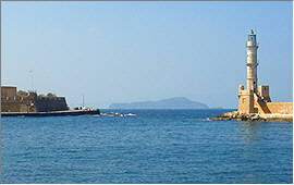 Chania: Hafeneinfahrt und Insel Thodorou - Copyright (c) 2007 Ingo H. Dietrich