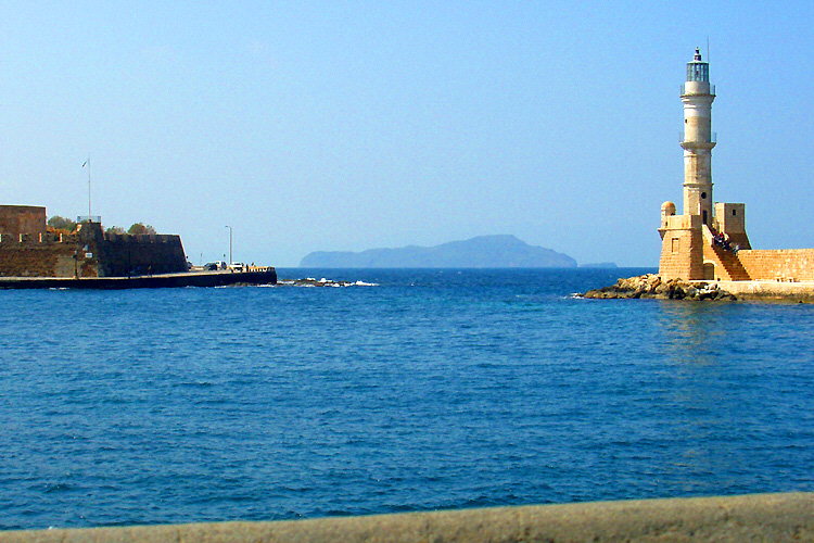 Chania: Port entrance and Thodorou island
