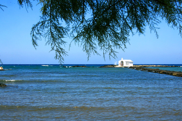 Georgioupolis: The chapel on the outer pier