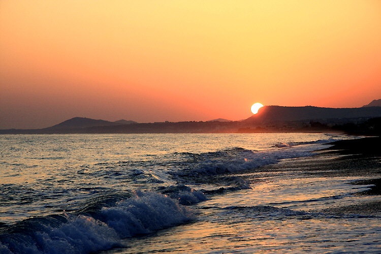 Platanias (Rethymnon): Sunrise over Cape Scaleta